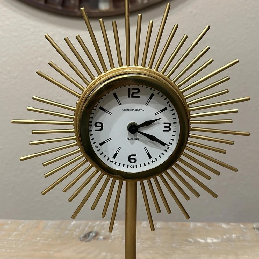 Victoria Queen Atomic Starburst Clock